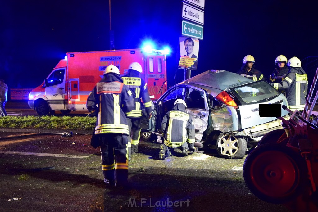 Schwerer VU Koeln Dellbrueck Bergisch Gladbacherstr Herler Ring P017.JPG - Miklos Laubert